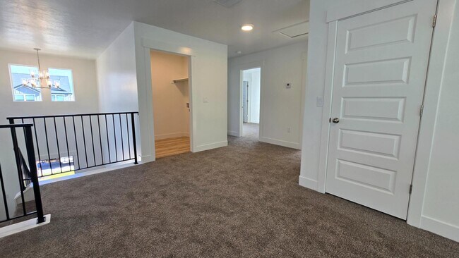 Building Photo - 1005 N 3620 W