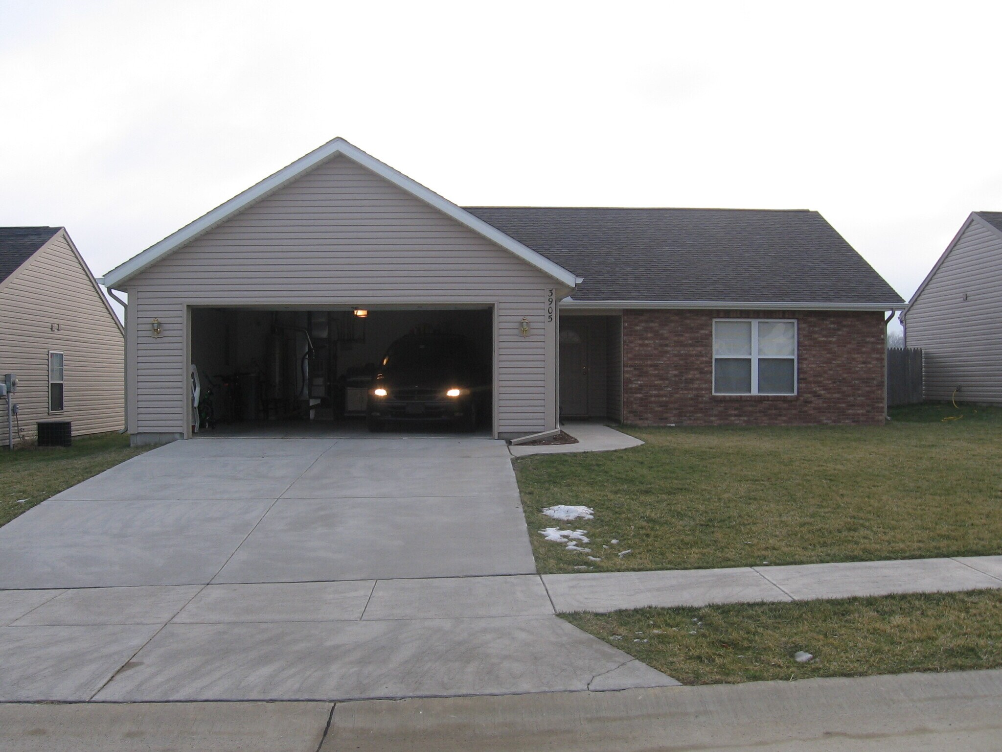 Building Photo - 3905 Chenango Pl