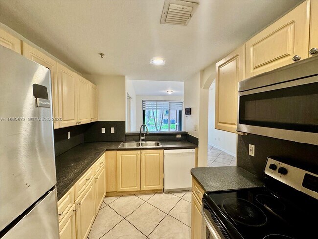 Building Photo - 6520 NW 114th Ave