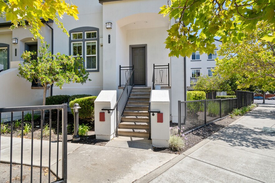Building Photo - 7981 Bellina St