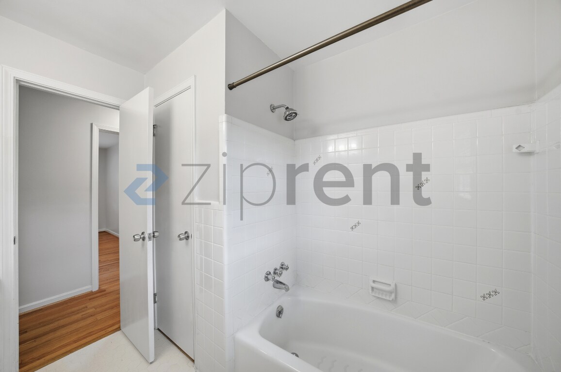 Building Photo - 1894 Hebron Hills Dr