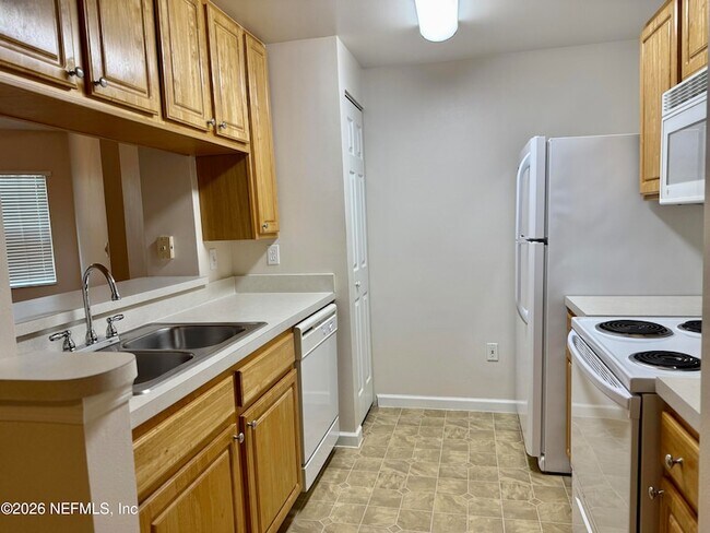 Building Photo - 4035 Grande Vista Blvd