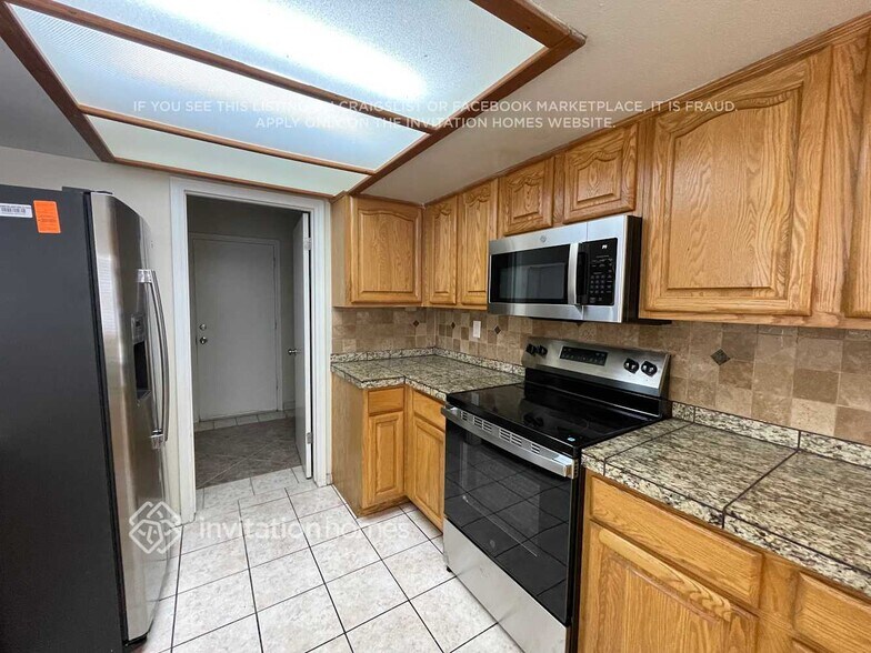 Building Photo - 7517 W Mercer Ln