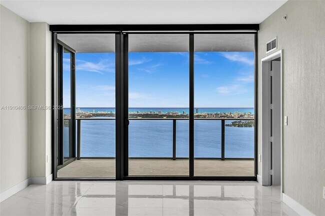 Building Photo - 700 NE 24th St