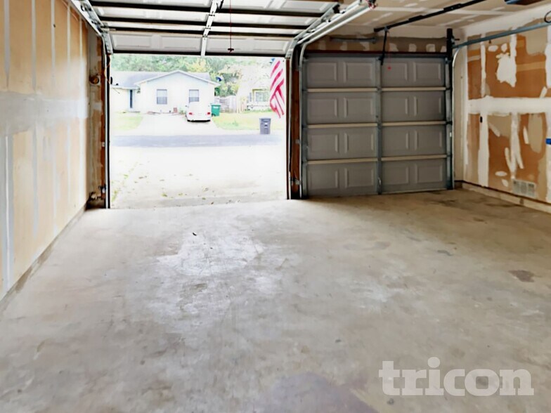 Building Photo - 5815 Brambletree St