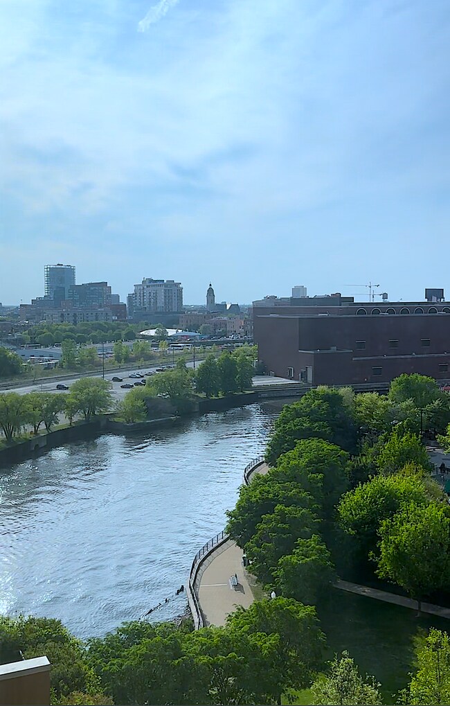 Bedroom View - 600 N Kingsbury St
