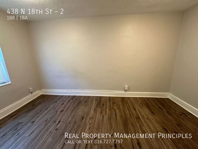 Building Photo - Pet Friendly - Completely Renovated 1st Fl...