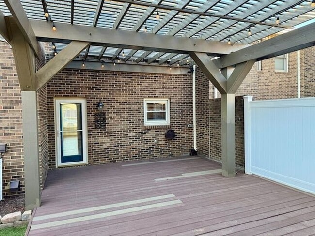 Building Photo - MOVE IN SPECIAL-Luxury in the heart of Madison with a 2 car garage