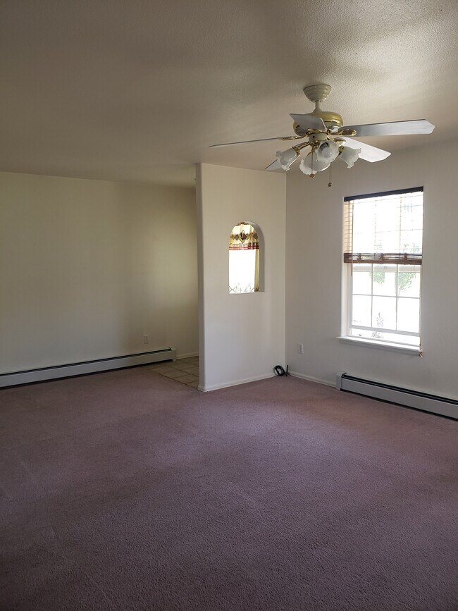 Building Photo - 2815 Acacia Ave