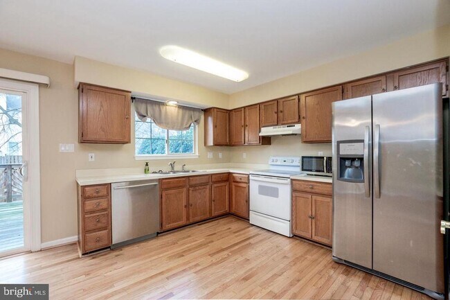 Building Photo - 1020 Smartts Ln NE