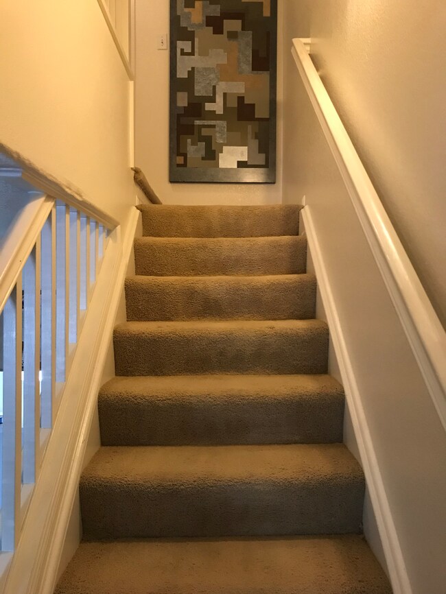 Building Photo - Beautiful 2BR/1.5B Town Home! AVAIL 09/15