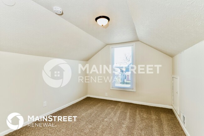 Building Photo - 308 S 41st St