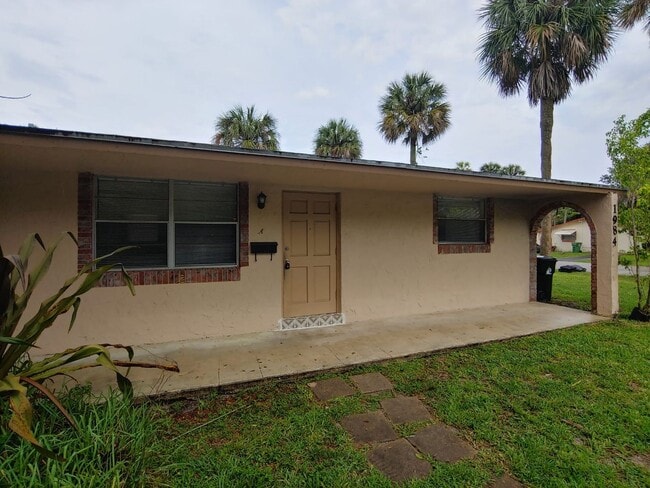 Building Photo - Beautifully Updated 2-Bedroom Home in Prime Location!