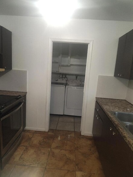 Building Photo - 2941 NW 9th Pl