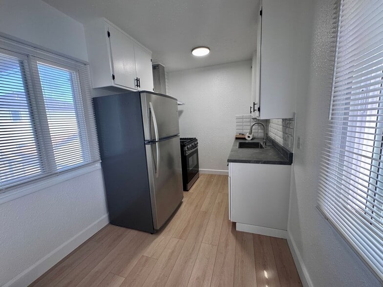 Building Photo - 2504 W 85th St