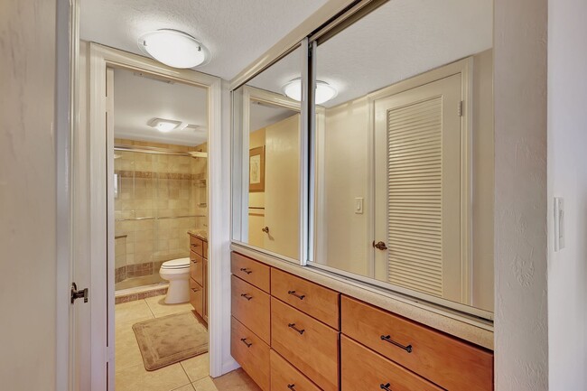 Building Photo - For Annual Rent 2 Bedroom 2 Bath Updated B...
