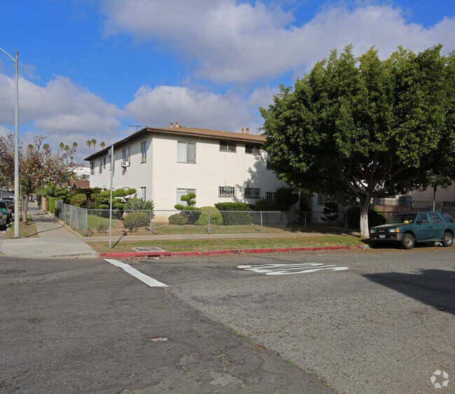 Building Photo - 2985 San Marino St