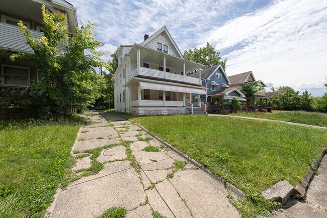 Building Photo - 3353 E 132nd St