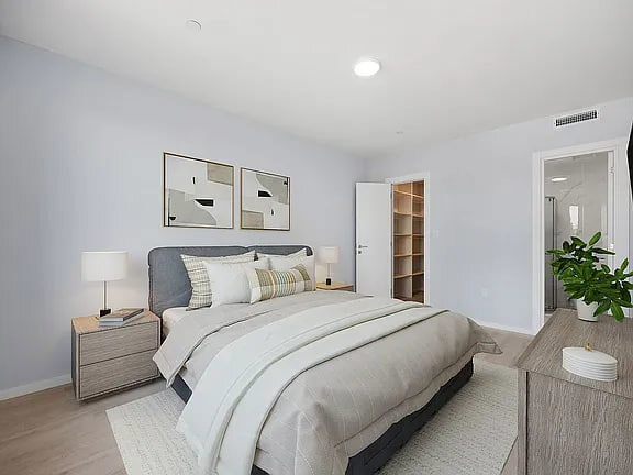 Building Photo - 2654 E 18th St