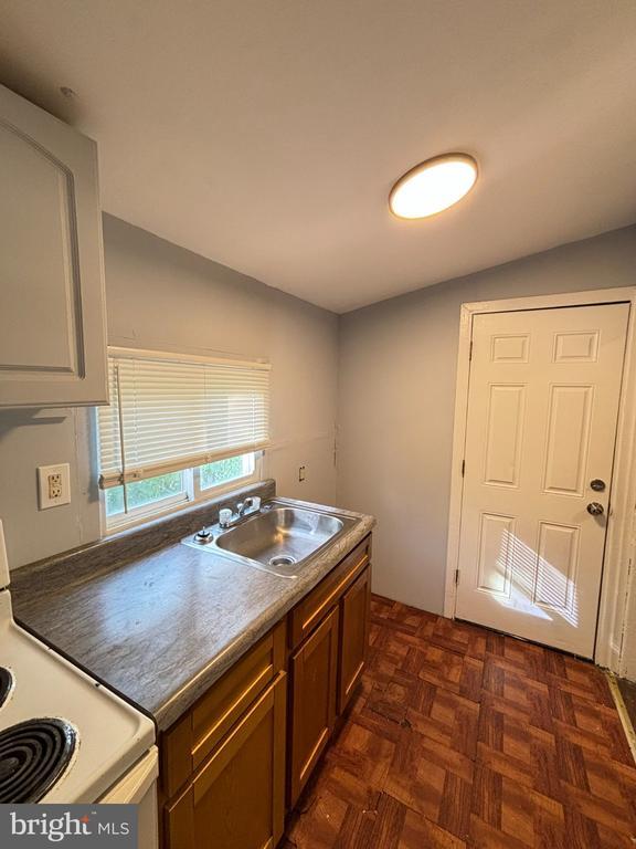 Building Photo - 2054 Bellmore St