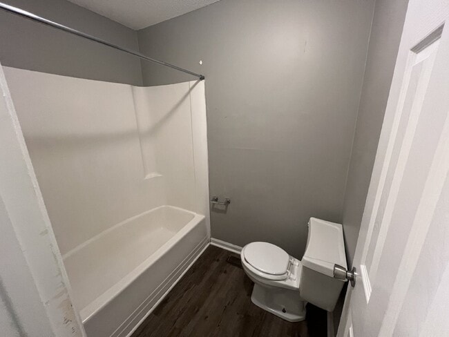 Building Photo - Town House For Rent