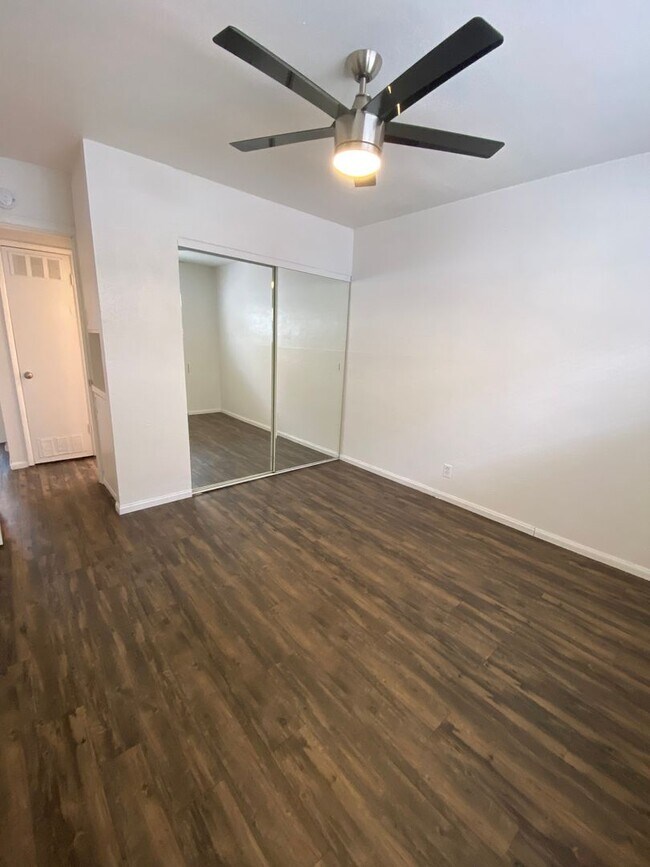 Building Photo - Cozy 2-Bedroom Apartment Just Steps from the Ocean Bluffs!