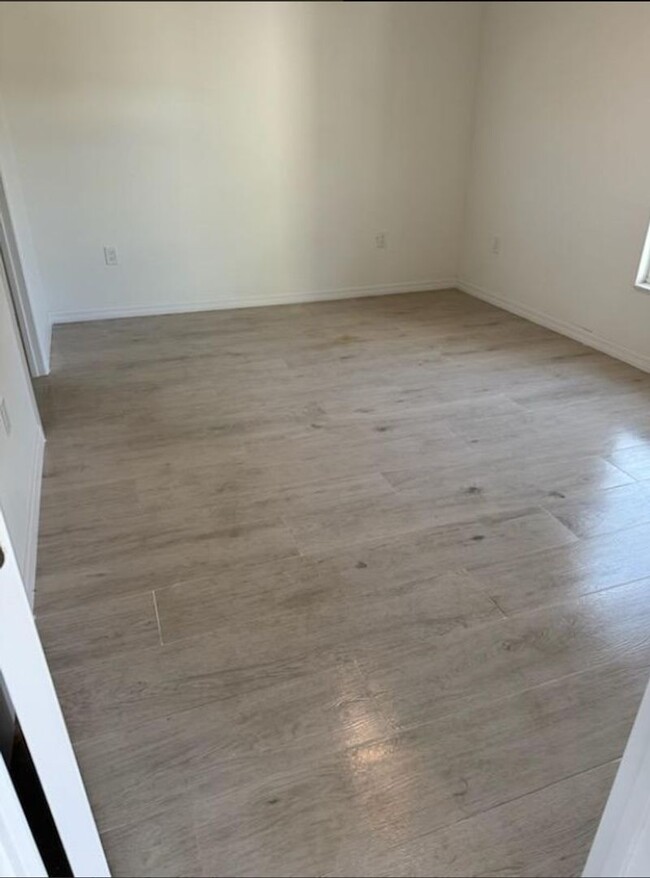 Building Photo - MUST SEE-BRAND NEW THREE BEDROOM, 2 BATH, ...
