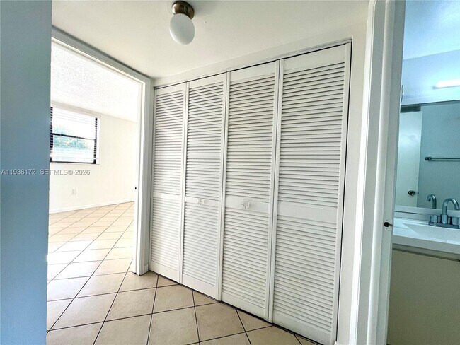 Building Photo - 10315 NW 9th St Cir