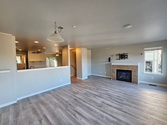 Building Photo - Bremerton Townhome with Puget Sound Views