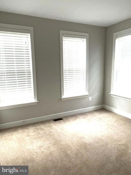 Building Photo - 4092 Sutherland Pl