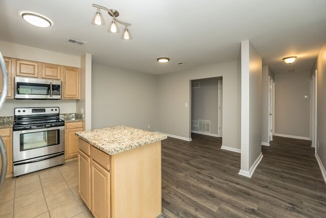 Building Photo - Two Bedroom, 2 Bath Creve Coeur Condo