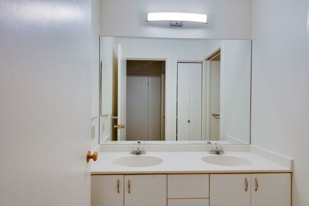 Building Photo - 100 Rosemary Way