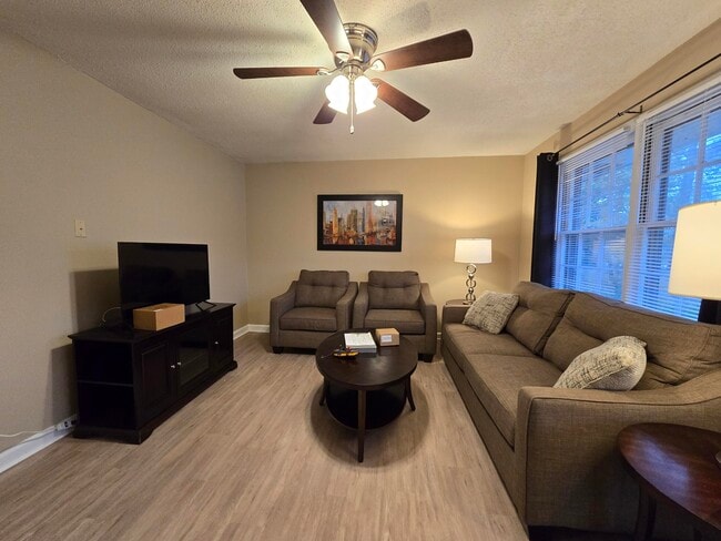 Building Photo - 1565 Jefferson Rd