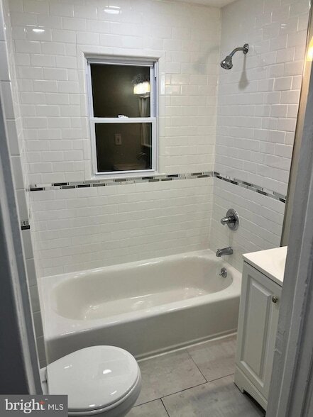 Building Photo - 28 Victoria Ave