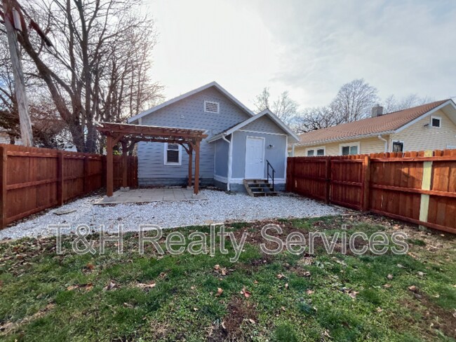 Building Photo - 5956 E Beechwood Ave