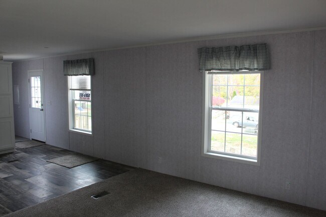 Building Photo - 2 Bedroom Mobile Home  in Shrewsbury Township