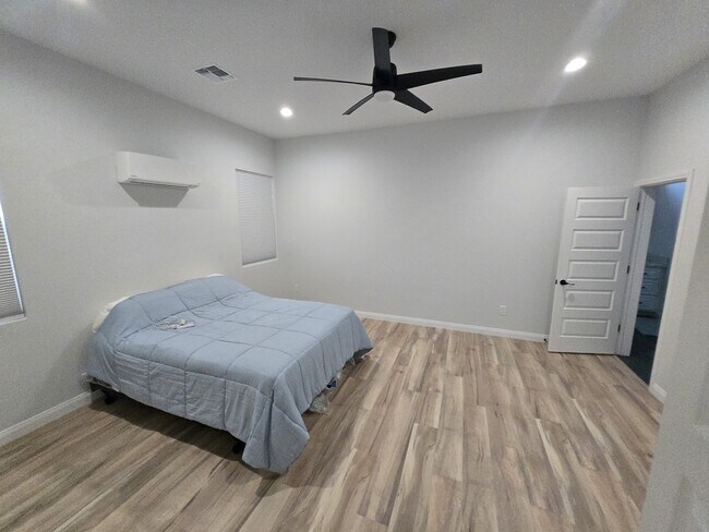 Building Photo - 1111 Avenida De Las Estrellas Dr