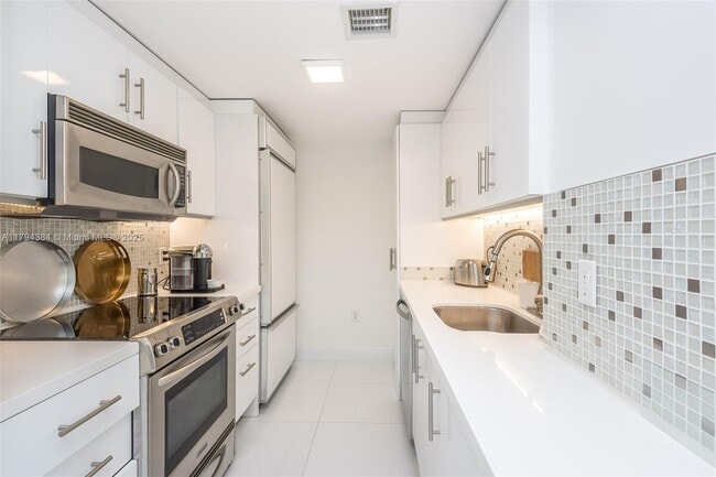 Building Photo - 10275 Collins Ave