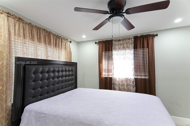 Building Photo - 5300 NW 15th Ct