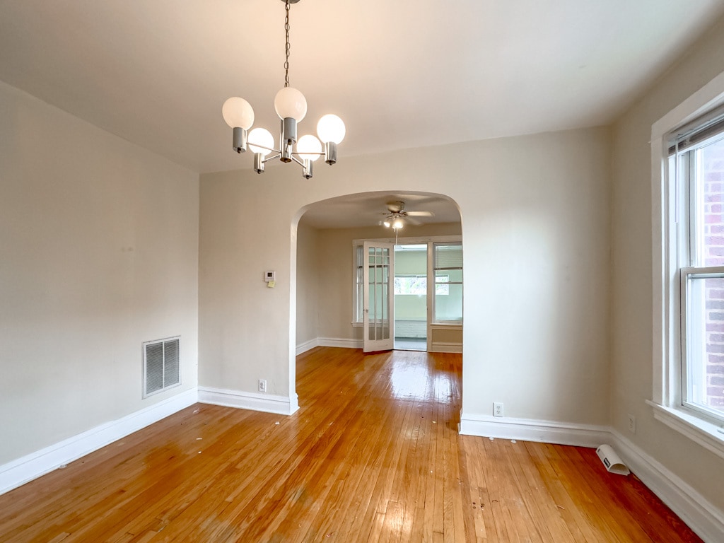 Building Photo - 5000 N Sawyer Ave