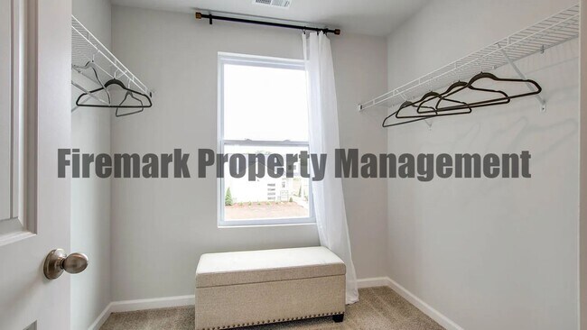 Building Photo - 4 Bedroom, 2.5 Bath and 2 Car Garage in Ha...