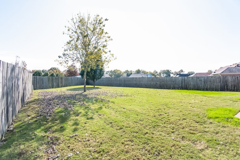 Building Photo - 5820 Lillian Bend Dr