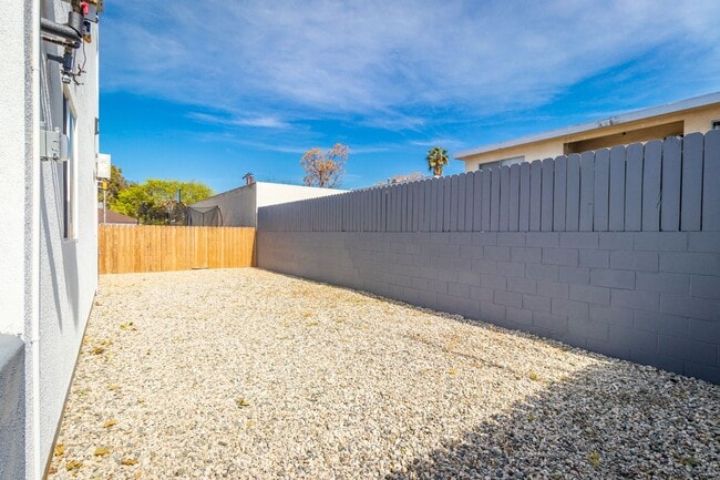 Building Photo - 5142 Riverton Ave