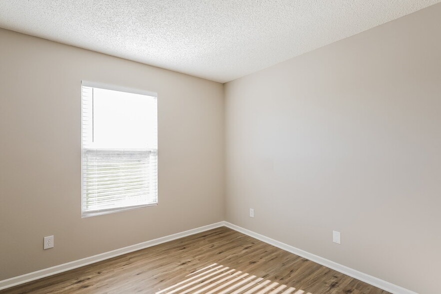 Building Photo - 8747 Hosta Way