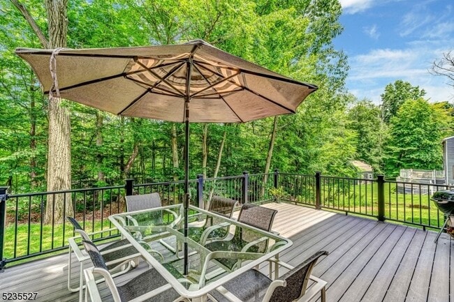 Building Photo - 33 Highmount Ave