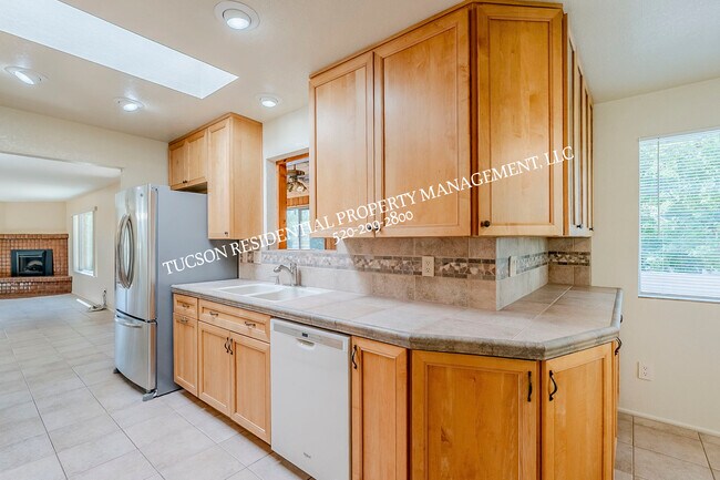 Building Photo - 5084 N Camino Del Lazo