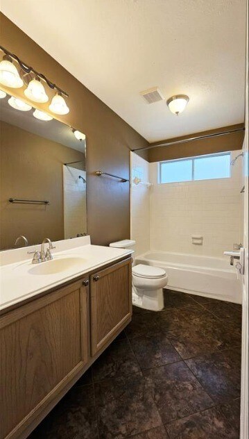 Building Photo - 1805 Oak Hollow Dr W