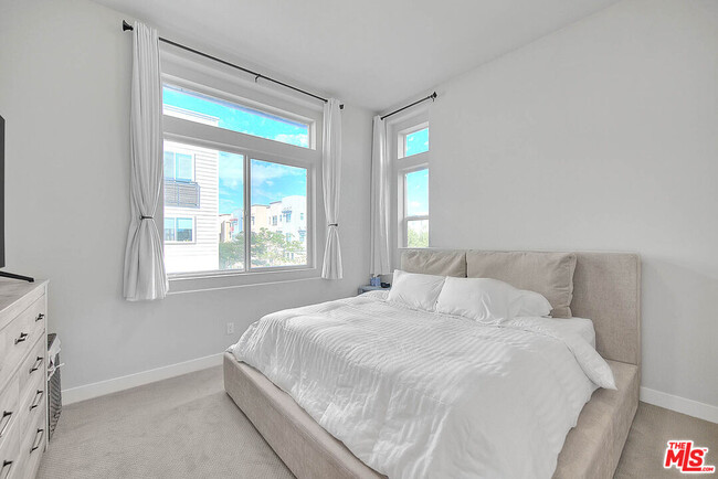 Building Photo - 629 Daniel Freeman Cir