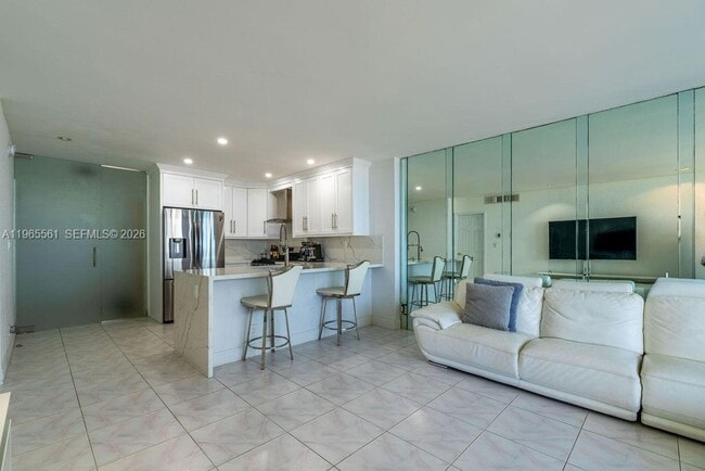 Building Photo - 3140 S Ocean Dr