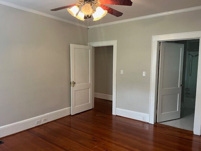 Building Photo - 3 bedroom, 2 bathroom